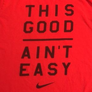 Nike boys like new tee fits like medium-large size 12/14